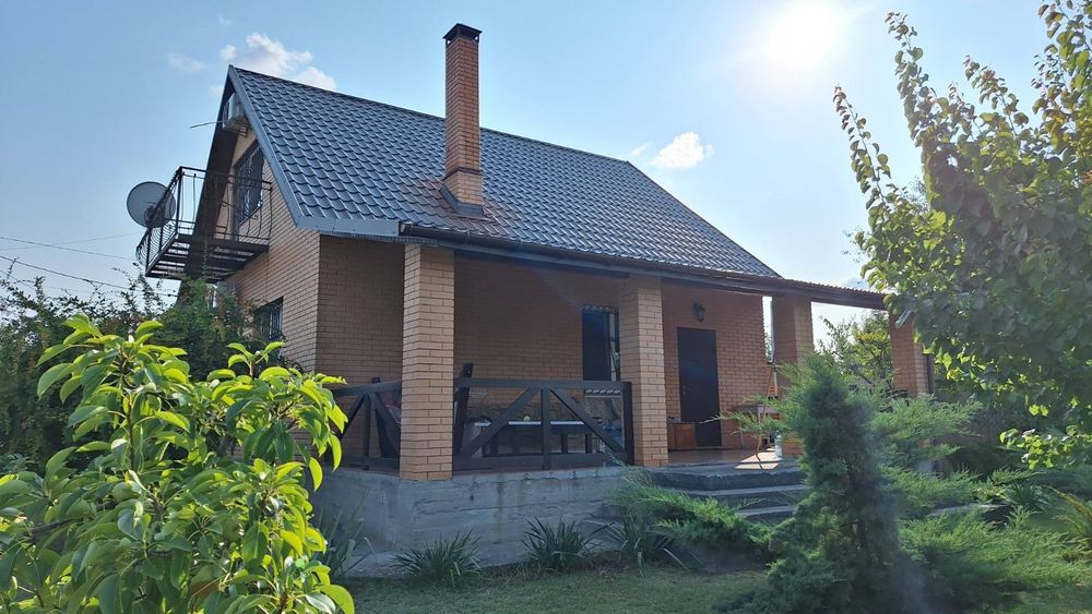 Продается новый дом с террасой \ возле . воды \.