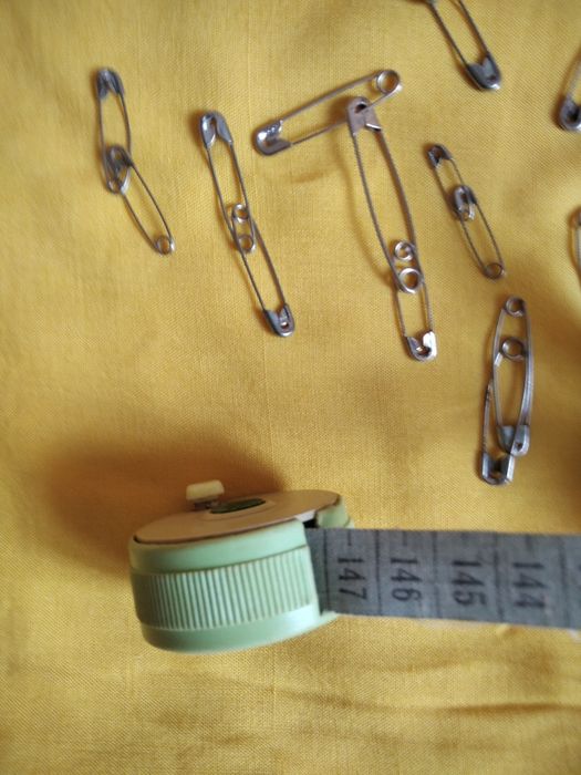 Булавки и рулетка на 150 см