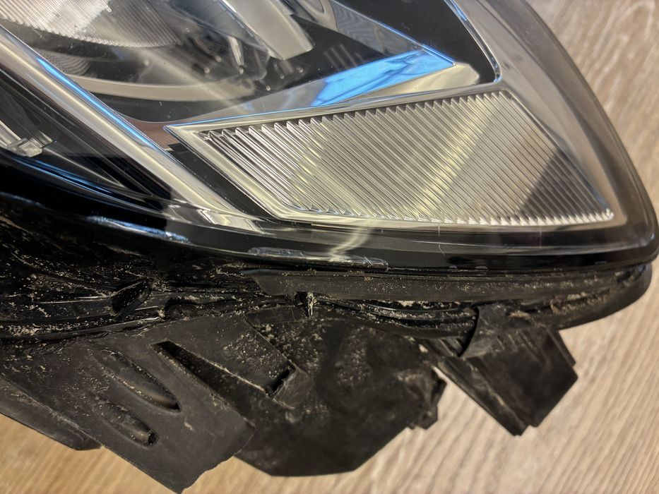 Reflektor VW Touran 2016 strona kierowcy Lampa z 2021