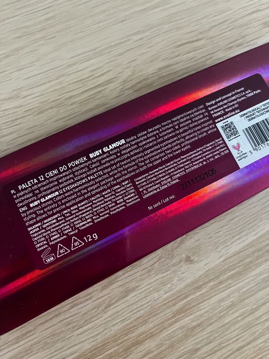 Paleta 12 cieni do powiek Eveline