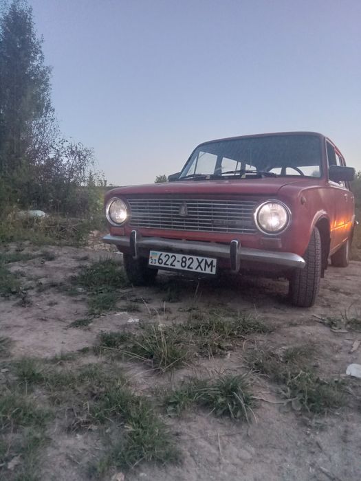 Продаєця ВАЗ.2102.