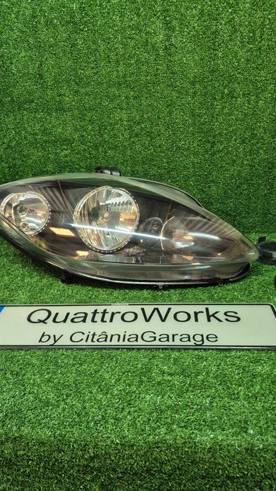 Otica Farol Direito Seat Leon 1P 2009 a 2012 445-1125R-LDEM2 NOVO