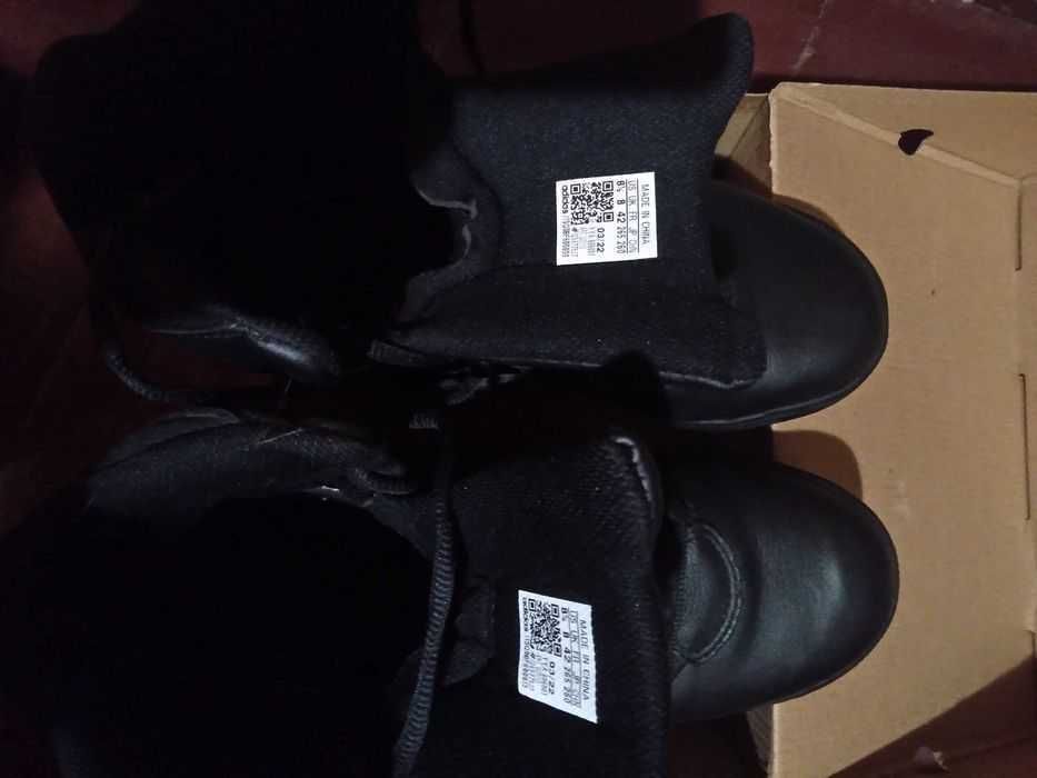 Кросівки Adidas GSG.7.9.E 
високоякісна підсилена підошва.
