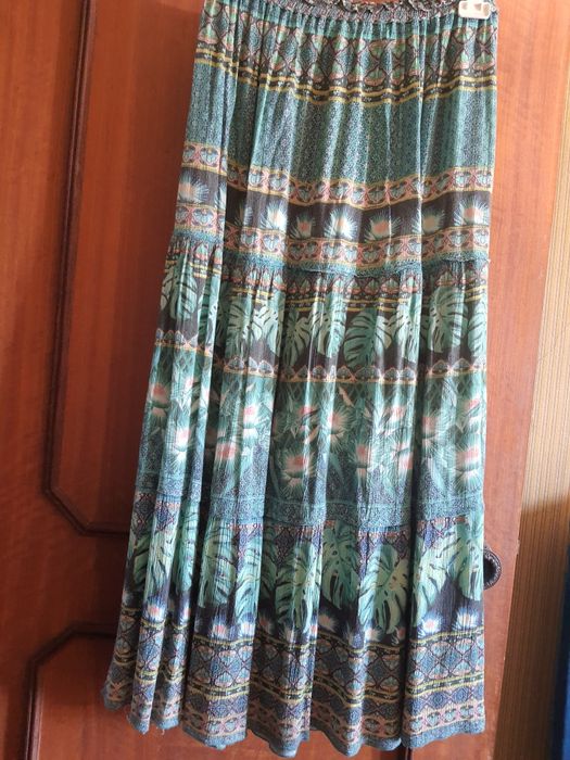 Vestido, calças e saias