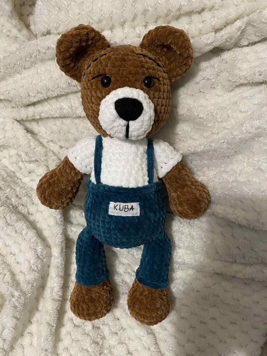 Miś w ogrodniczkach na szydełku - Handmade