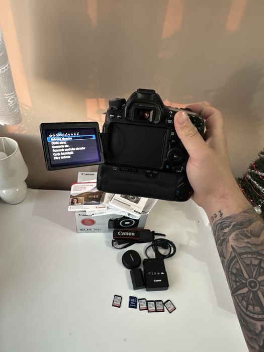 Aparat Canon EOS 70D + obiektyw Yongnuo 50mm f/1,8 II / Grip / Karty