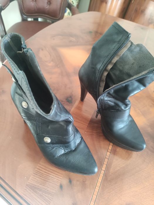 Bota de senhora em cabedal tamanho 37