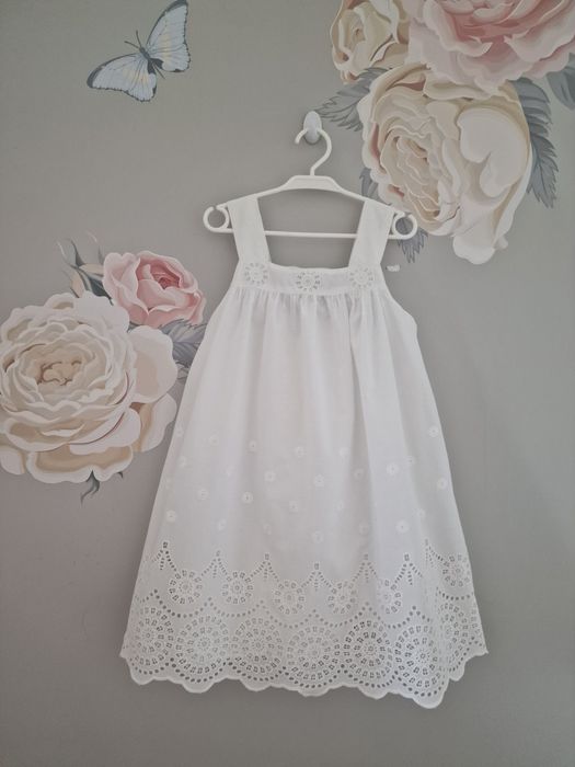 Sukiena letnia biala na szelkach roz 116cm
