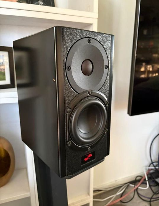 Colunas Audio Epilog Adut