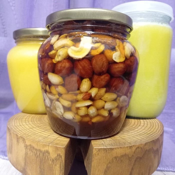 Горішки з запашним медом різнотрав'я