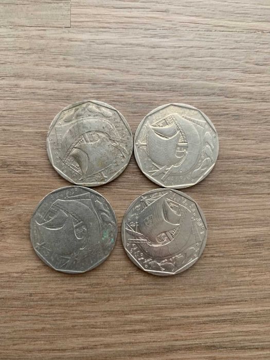 4 moedas 50 escudos - 1 de 1986, 1 de 1987 e 2 de 1988