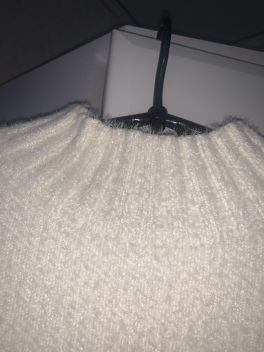 Продам светрик укорочений