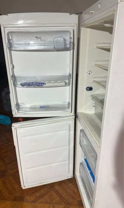 Frigorifico combinado whirlpool . Faço a entrega