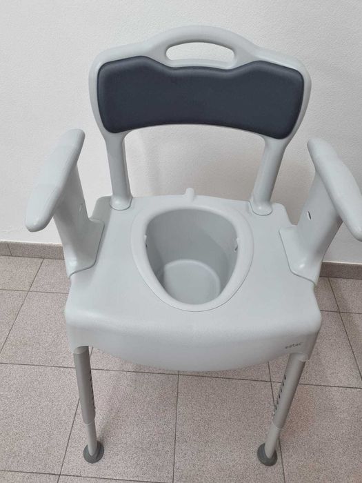 Cadeira de Banho e Sanitária 3 em 1