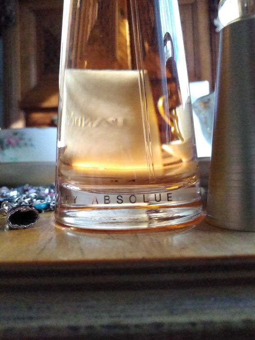 Issey Miyake L'eau Absolu 90 ml. Piękny trwały zapach. Super kobiecy.