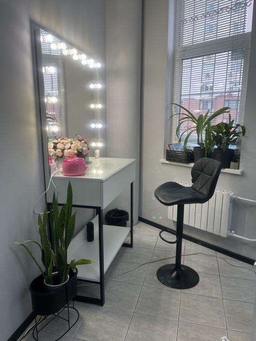 Позняки! Оренда бровісту, візажисту. Кушетка