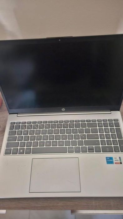 Portátil HP Intel i5 + Iris Xe  Rápido como  novo