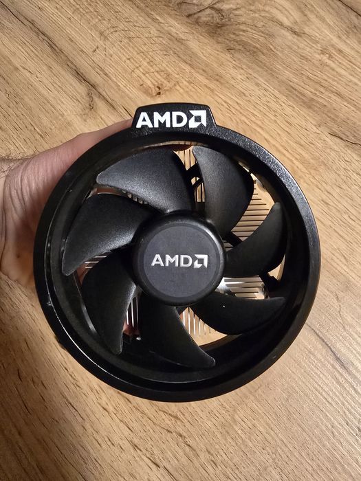 Chłodzenie procesora AMD Wraith Stealth.