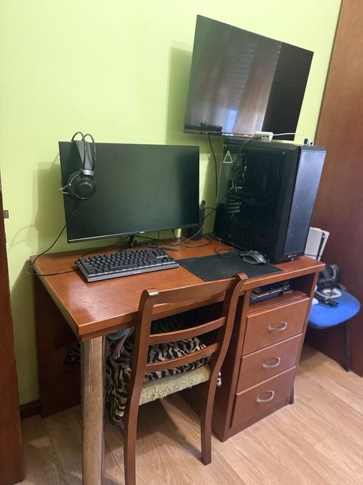 Vendo quarto de solteiro com duas camas em pinho