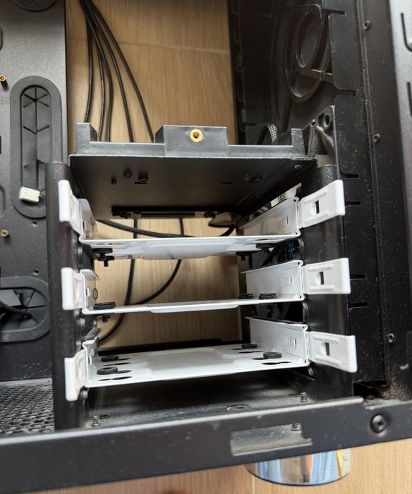 Caixa ATX Fractal R5 Design + leitor/Gravador CD/DVD
