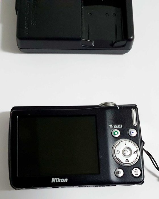 Nikon   Coolpix S203.