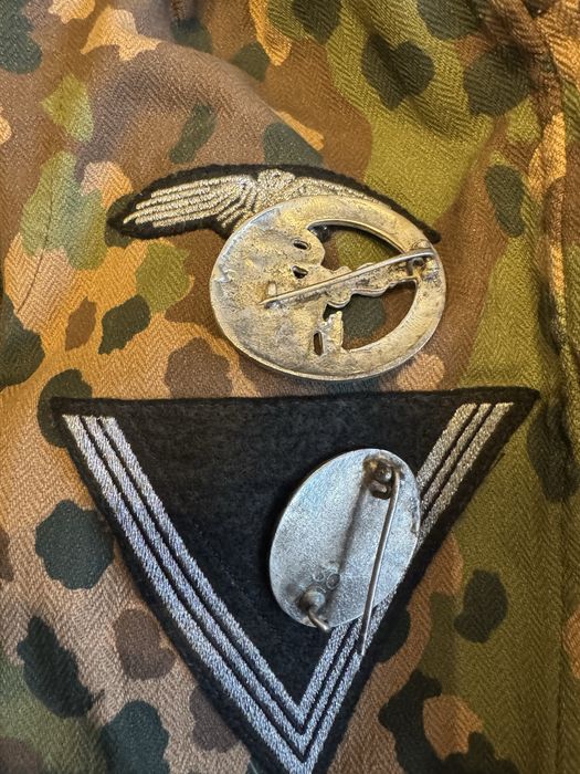 Mundur Niemiecki m44 Erbsentarn + odznaki
