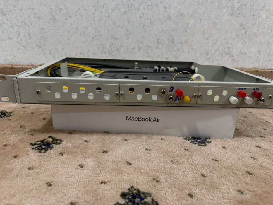 Оптичний бокс (ODF) / слаботочна шафа з оптоволокном