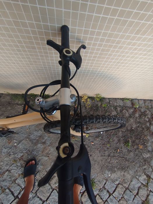 Bicicleta usada a andar bem