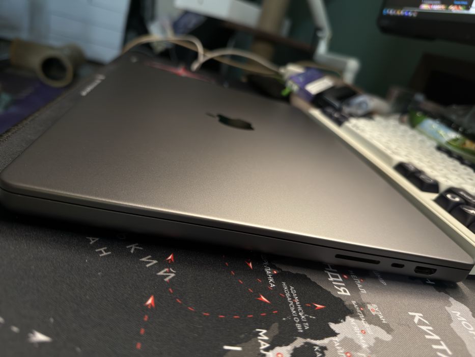 Apple MacBook Pro 16" (M2 Pro, 16 ГБ ОЗУ, 512 ГБ SSD)