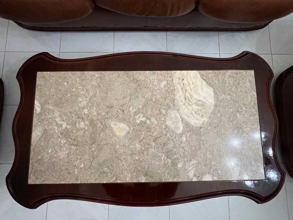 Vendo Mesa de Apoio em Mogno com Pedra Mármore