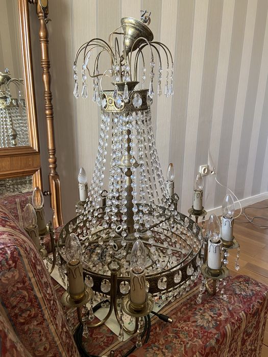 Candeeiro de Cristal Elegante com Detalhes Dourados