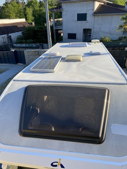 Autocaravana cama central e eletrica