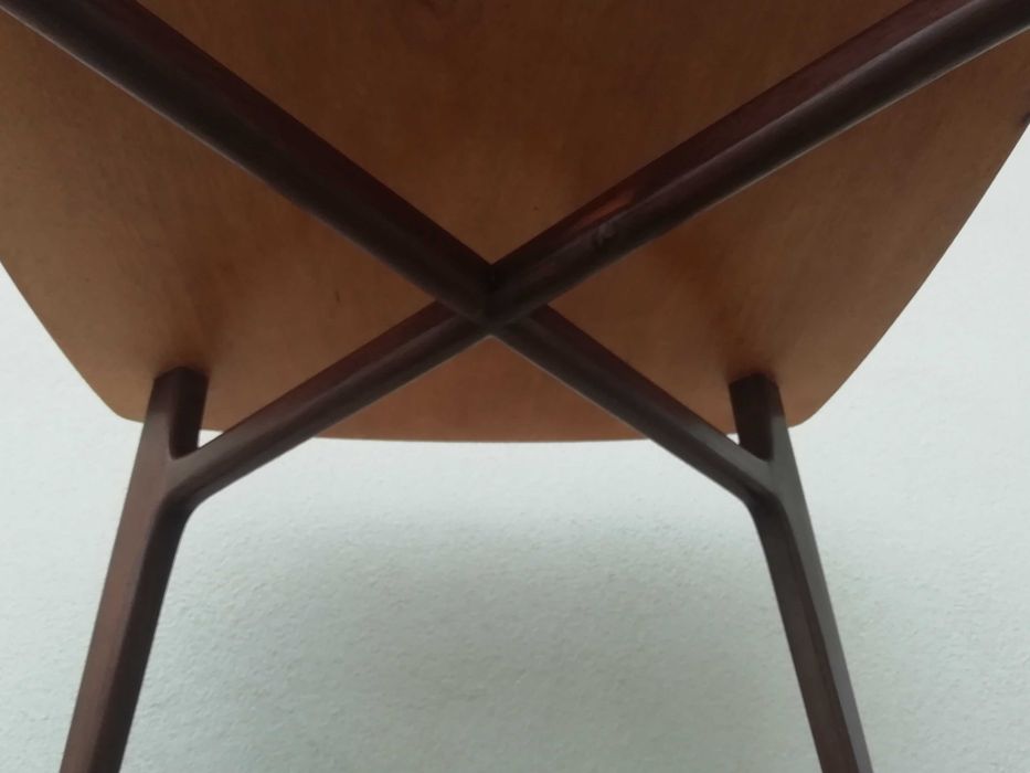 Mesa Olaio em sucupira