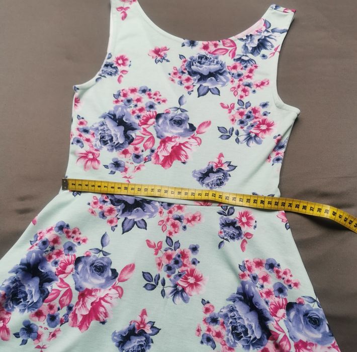 Seledynowa mietowa letnia sukienka w kwiaty