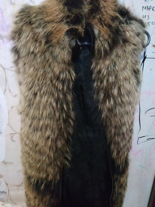 Продам меховою жилетку