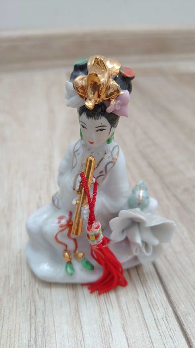 figurki porcelanowe, chińskie, orientalne 3 gejsze