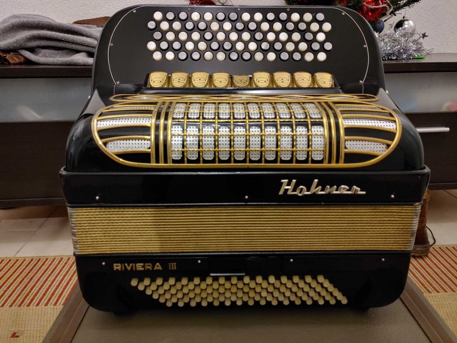 Hohner Riviera III 3a Terceira voz de botões em bom estado
