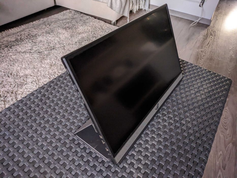 Monitor przenosny gamingowy Asus ROG Strix XG17AHPE 17,3 240Hz