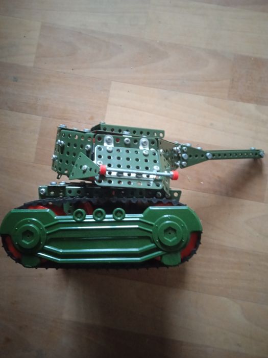 Танк из конструктора Lego