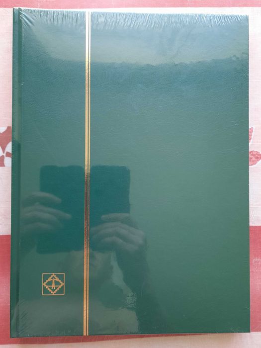 Альбом для марок "Leuchtturm" (Германия), BASIC. 8 листов/16 страниц (новый, запаянный в плёнку), зелёного цвета