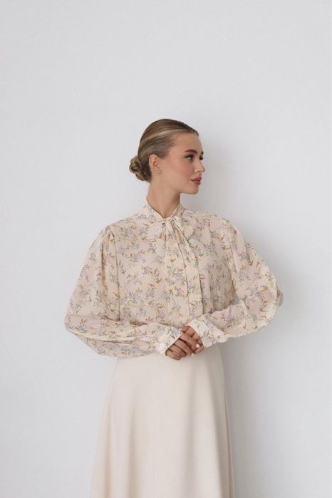 Блуза з бантом з шифону