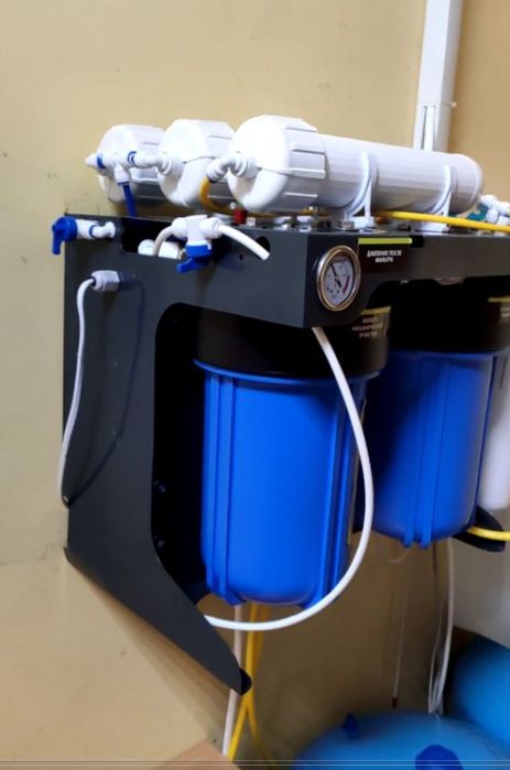 Водомат. Вендінговий апарат з очищення та продажу води Gwater