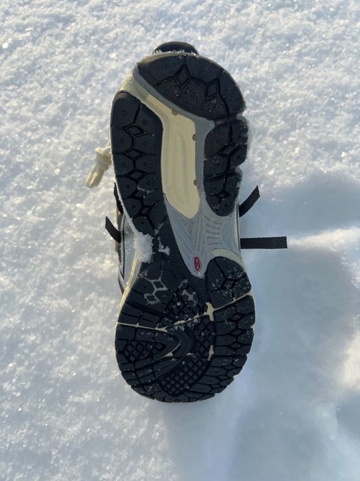 кросівки new balance