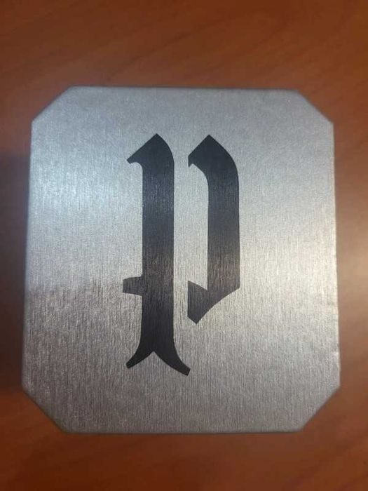 Caixa relógio POLICE. Cinzenta e preta. Nova