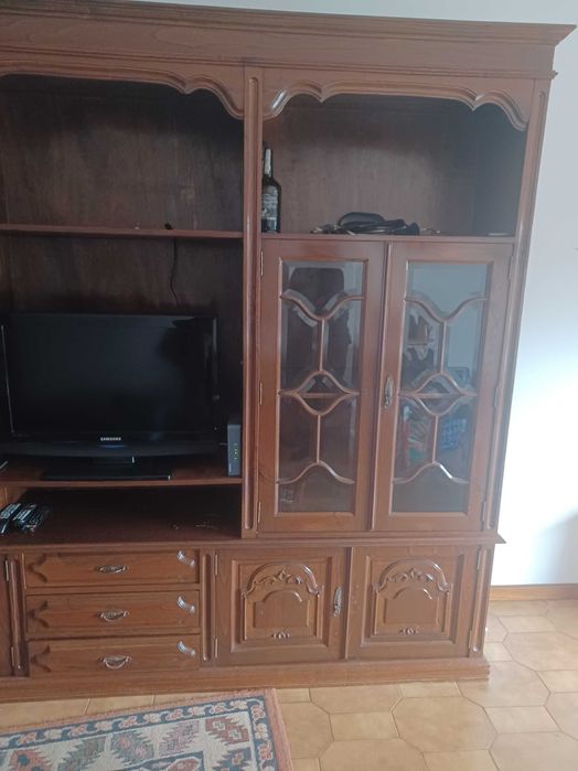 Movel de sala em madeira maciça.