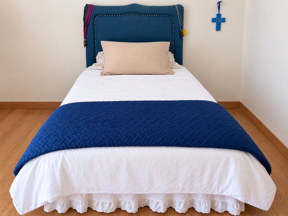 Cama c cabeceira e colchao de molas novo