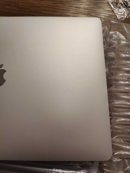 Ekran z obudowa SILVER Macbook pro 16 2019