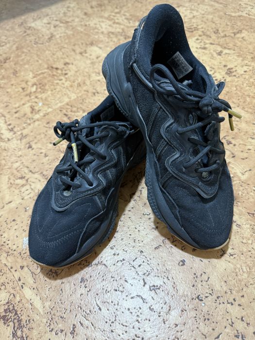 Продам свои adidas ozweego