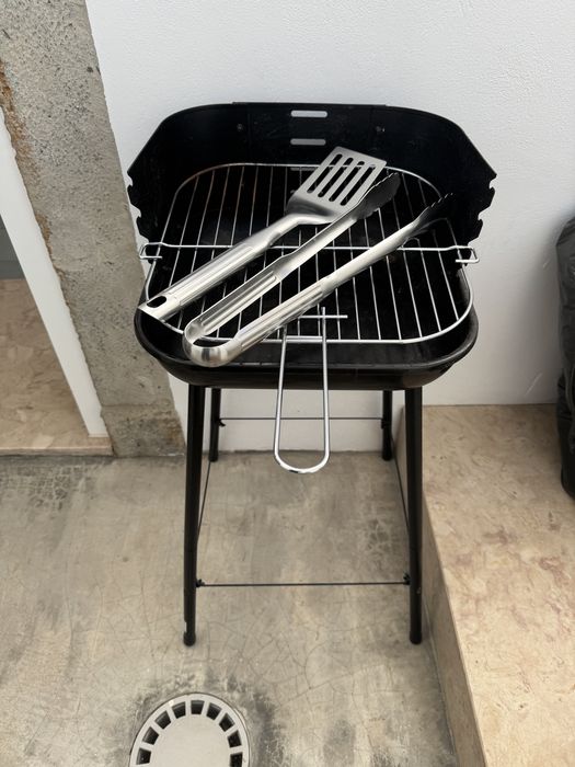 Churrasqueira com utensilios do ikea