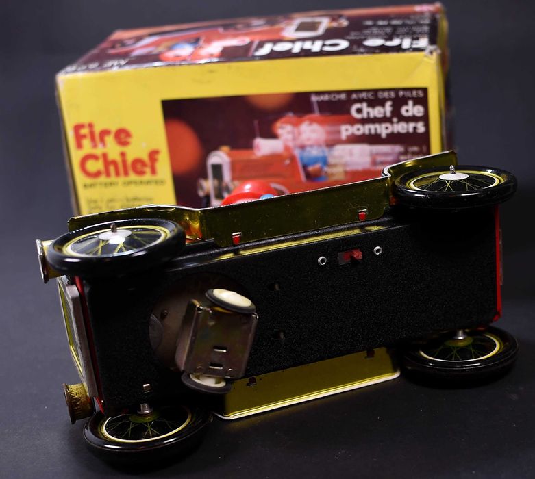 Metalowy Samochodzik Fire Chief VTG Tin Fire Truck